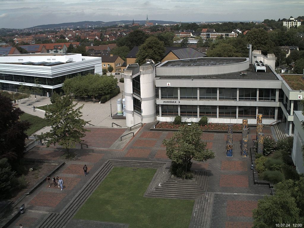 Foto der Webcam: Verwaltungsgebäude, Innenhof mit Audimax, Hörsaal-Gebäude 1