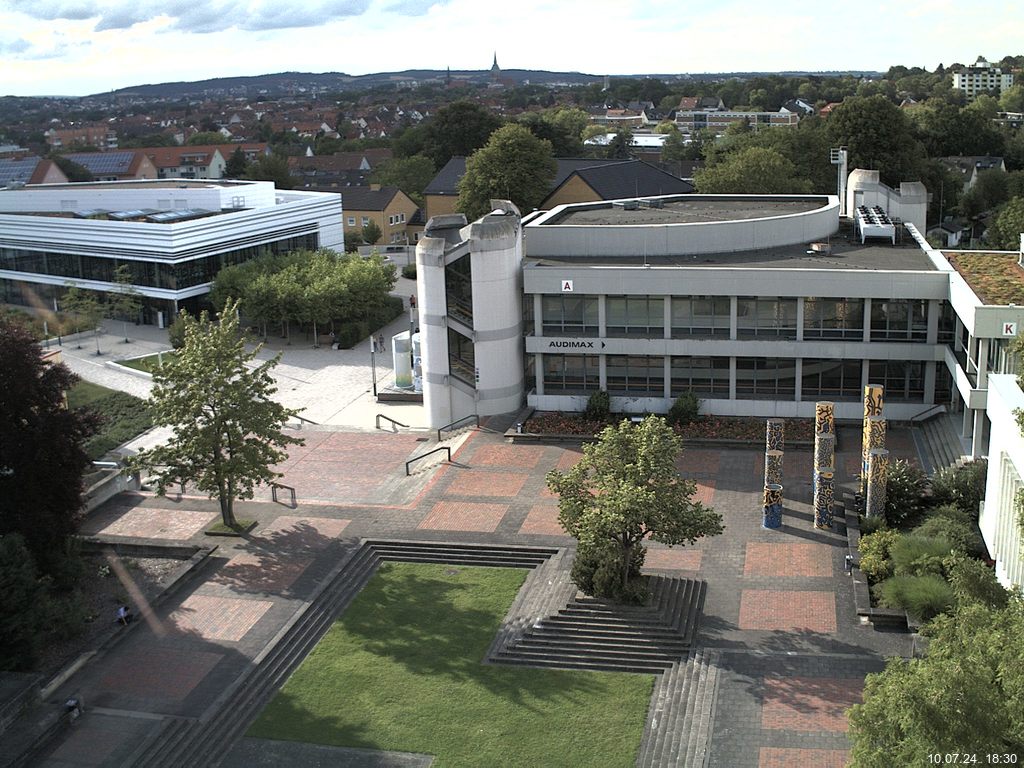 Foto der Webcam: Verwaltungsgebäude, Innenhof mit Audimax, Hörsaal-Gebäude 1