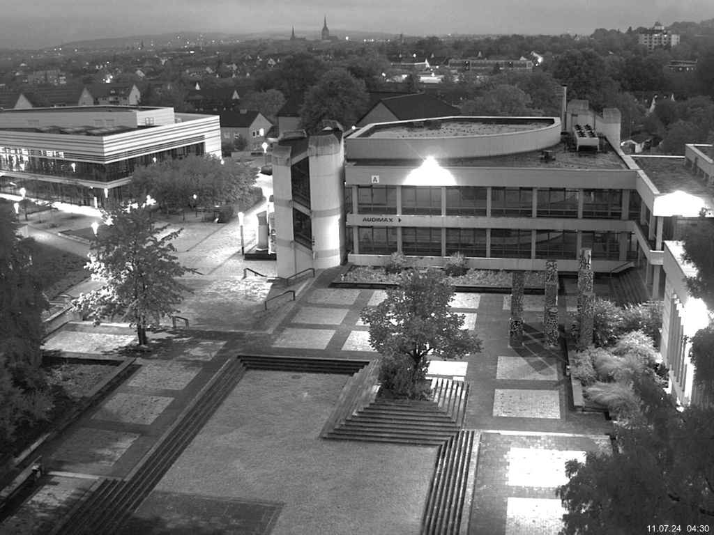 Foto der Webcam: Verwaltungsgebäude, Innenhof mit Audimax, Hörsaal-Gebäude 1