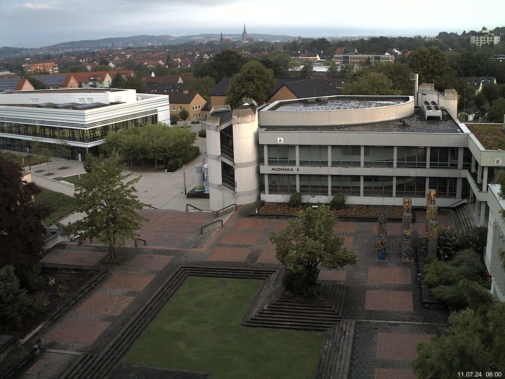 Foto der Webcam: Verwaltungsgebäude, Innenhof mit Audimax, Hörsaal-Gebäude 1