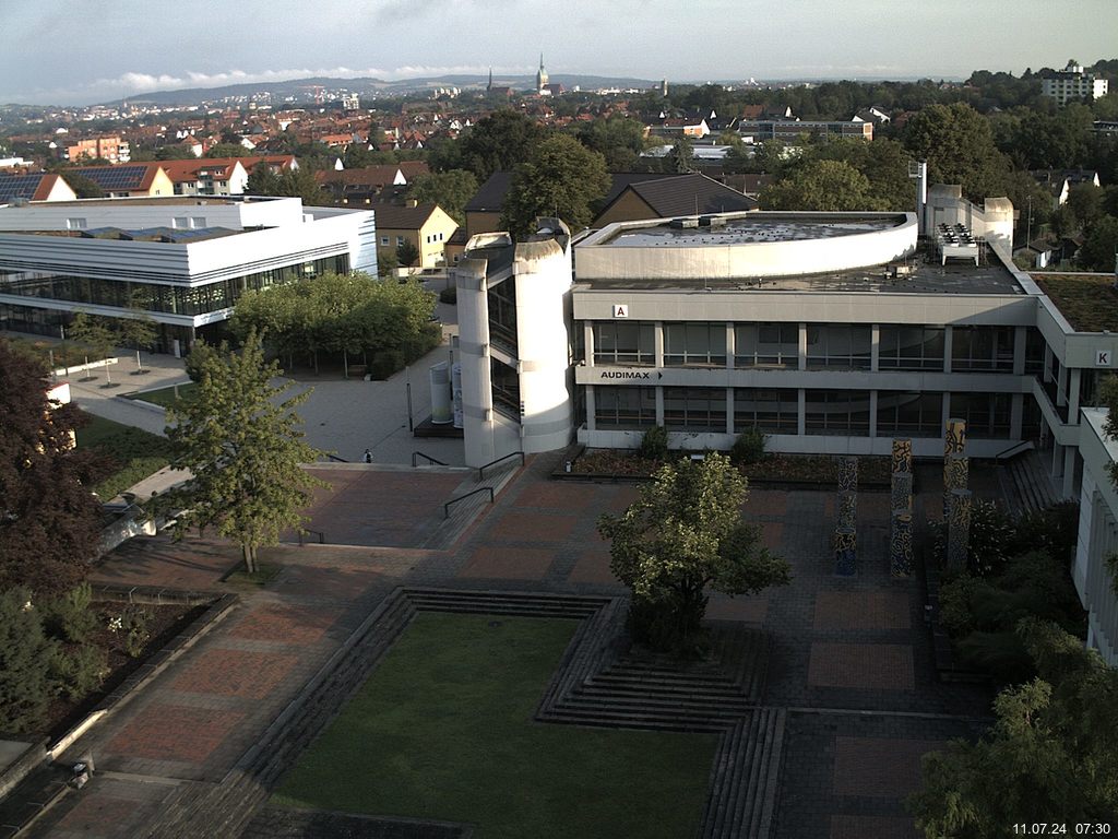 Foto der Webcam: Verwaltungsgebäude, Innenhof mit Audimax, Hörsaal-Gebäude 1