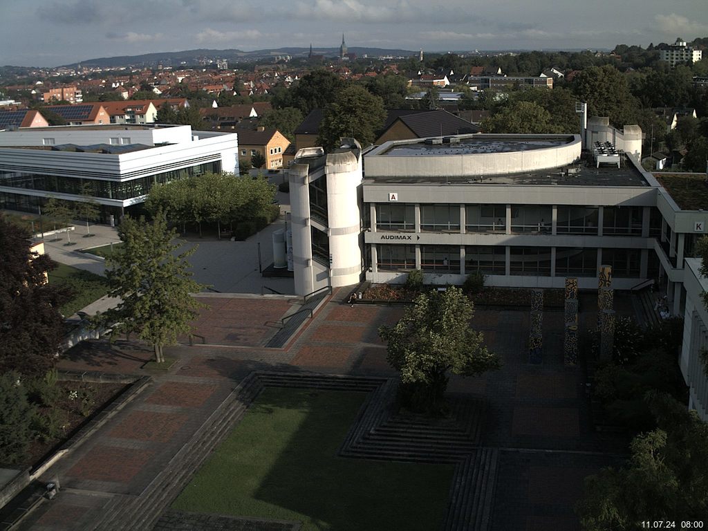 Foto der Webcam: Verwaltungsgebäude, Innenhof mit Audimax, Hörsaal-Gebäude 1