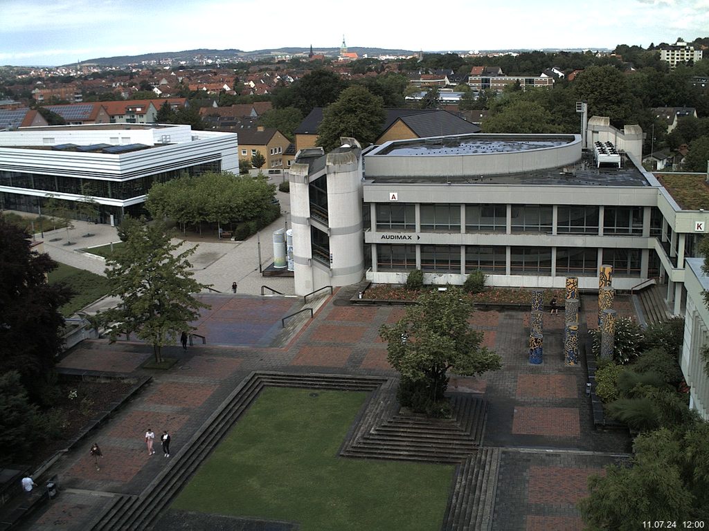 Foto der Webcam: Verwaltungsgebäude, Innenhof mit Audimax, Hörsaal-Gebäude 1