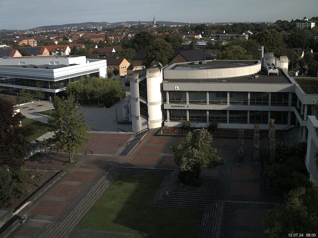 Foto der Webcam: Verwaltungsgebäude, Innenhof mit Audimax, Hörsaal-Gebäude 1