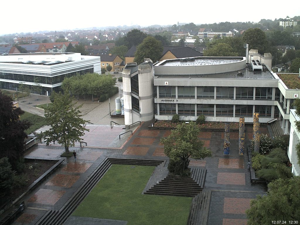 Foto der Webcam: Verwaltungsgebäude, Innenhof mit Audimax, Hörsaal-Gebäude 1