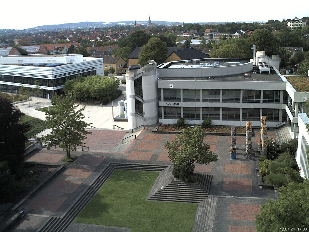 Foto der Webcam: Verwaltungsgebäude, Innenhof mit Audimax, Hörsaal-Gebäude 1