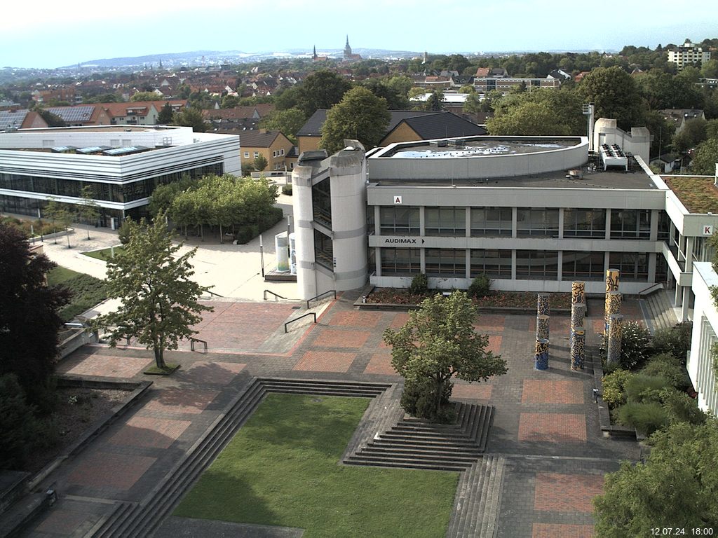 Foto der Webcam: Verwaltungsgebäude, Innenhof mit Audimax, Hörsaal-Gebäude 1