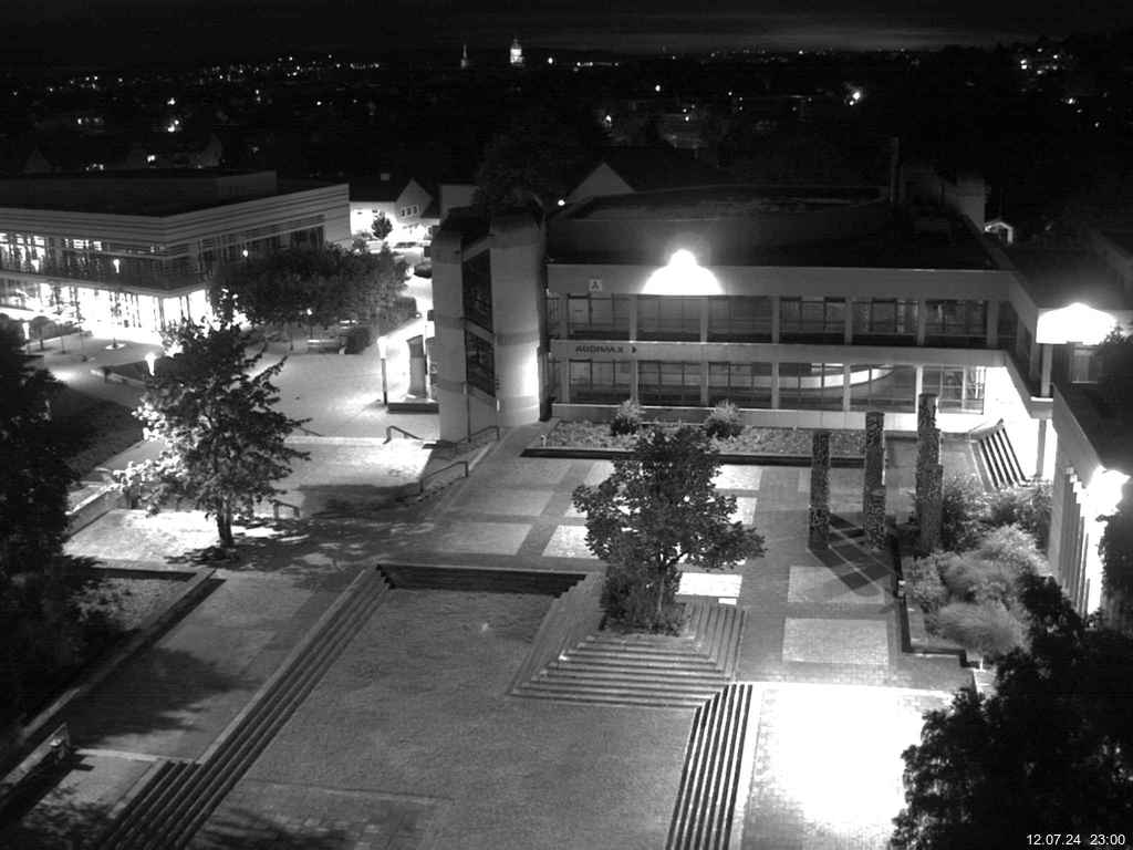 Foto der Webcam: Verwaltungsgebäude, Innenhof mit Audimax, Hörsaal-Gebäude 1