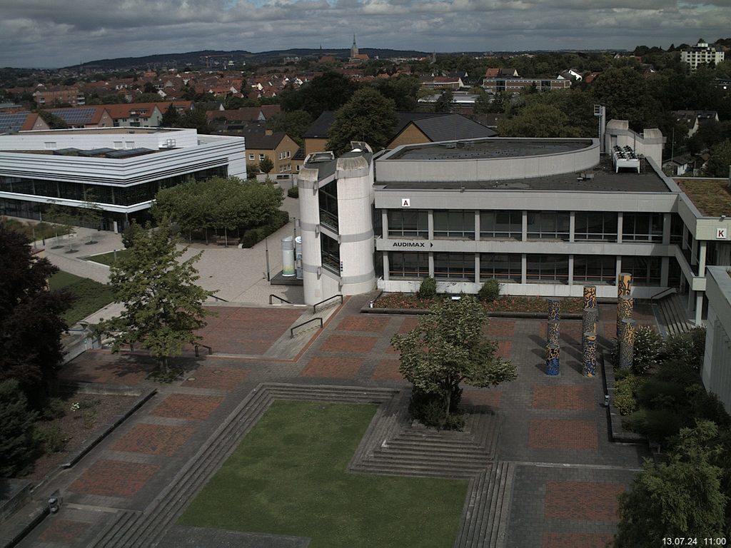 Foto der Webcam: Verwaltungsgebäude, Innenhof mit Audimax, Hörsaal-Gebäude 1