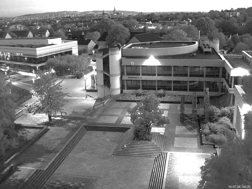 Foto der Webcam: Verwaltungsgebäude, Innenhof mit Audimax, Hörsaal-Gebäude 1