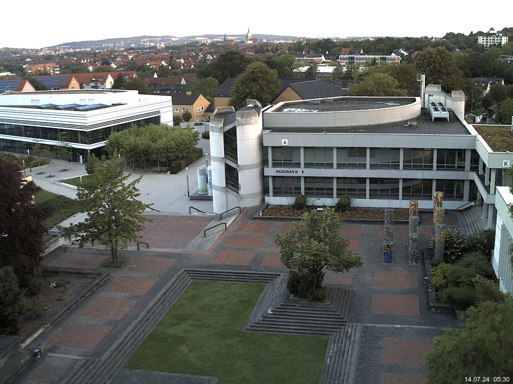 Foto der Webcam: Verwaltungsgebäude, Innenhof mit Audimax, Hörsaal-Gebäude 1