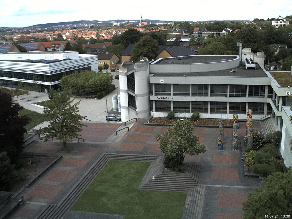 Foto der Webcam: Verwaltungsgebäude, Innenhof mit Audimax, Hörsaal-Gebäude 1