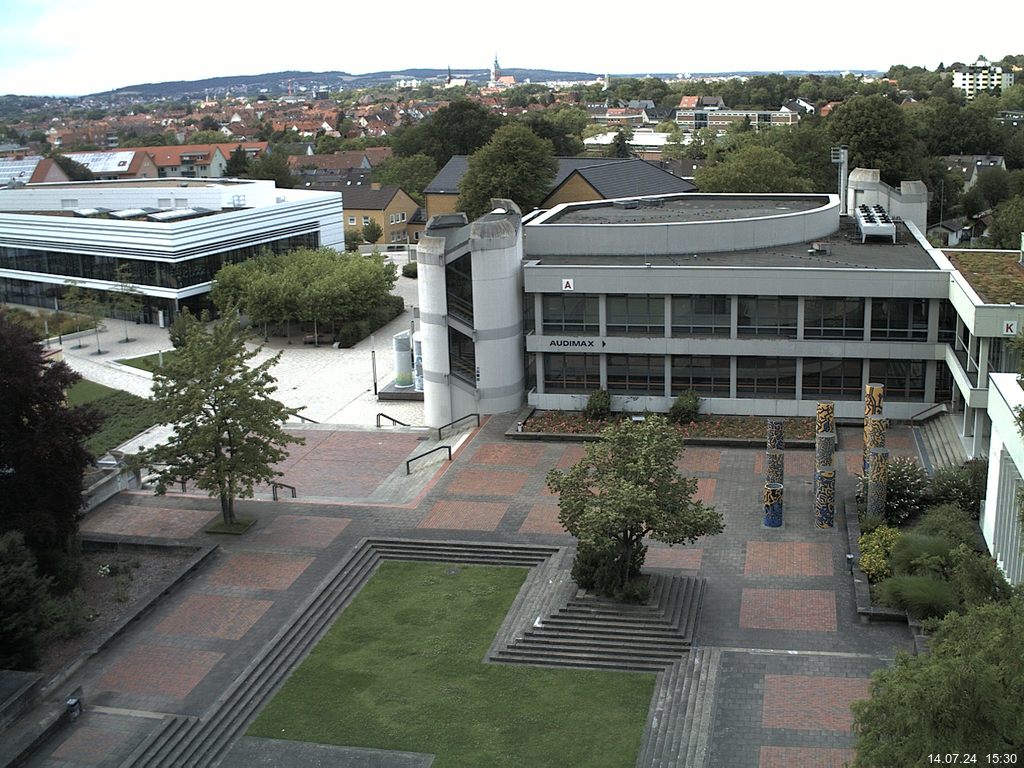 Foto der Webcam: Verwaltungsgebäude, Innenhof mit Audimax, Hörsaal-Gebäude 1