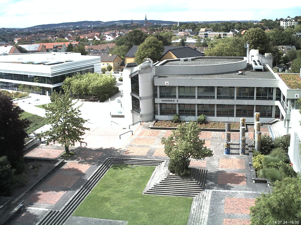 Foto der Webcam: Verwaltungsgebäude, Innenhof mit Audimax, Hörsaal-Gebäude 1