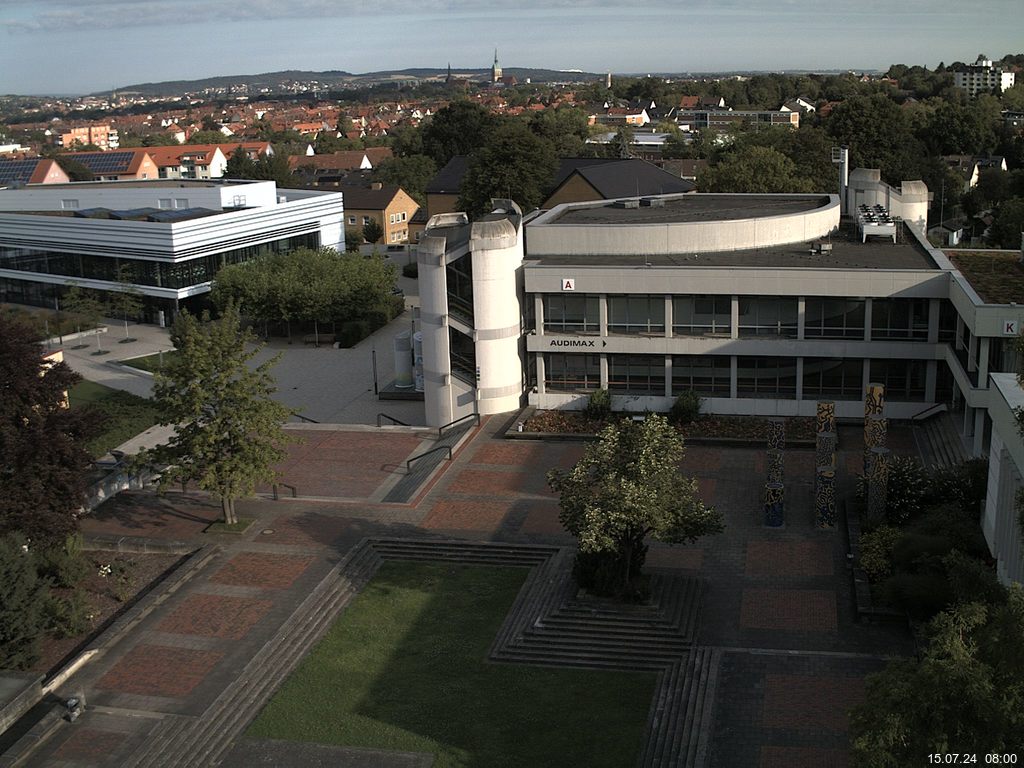 Foto der Webcam: Verwaltungsgebäude, Innenhof mit Audimax, Hörsaal-Gebäude 1