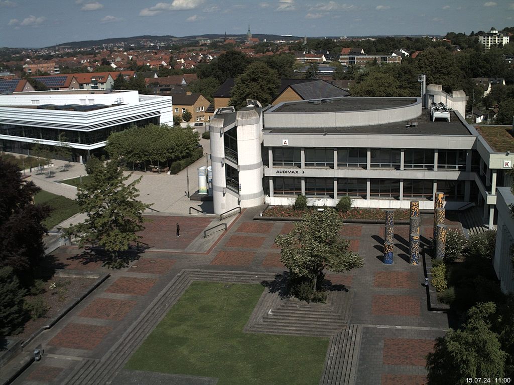 Foto der Webcam: Verwaltungsgebäude, Innenhof mit Audimax, Hörsaal-Gebäude 1