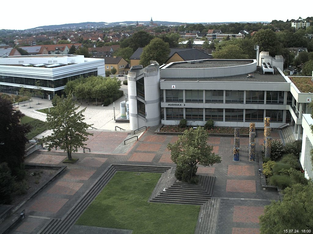 Foto der Webcam: Verwaltungsgebäude, Innenhof mit Audimax, Hörsaal-Gebäude 1