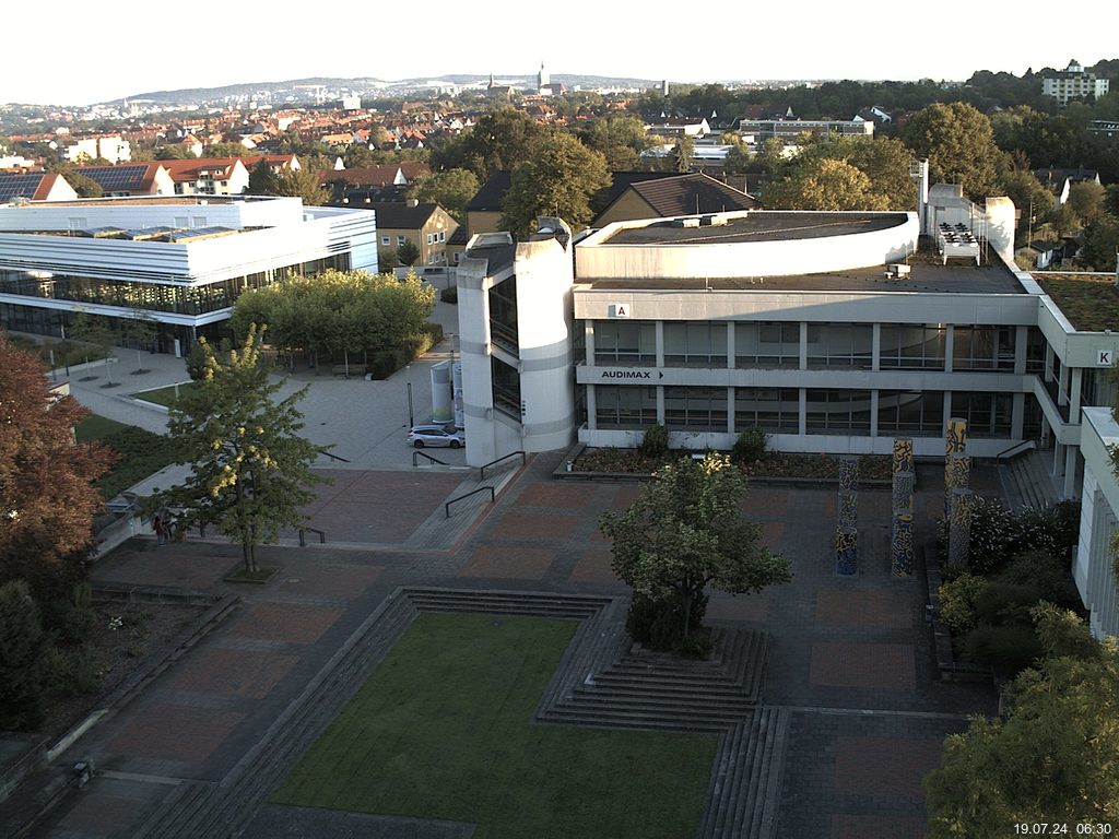 Foto der Webcam: Verwaltungsgeb&auml;ude, Innenhof mit Audimax, H&ouml;rsaal-Geb&auml;ude 1