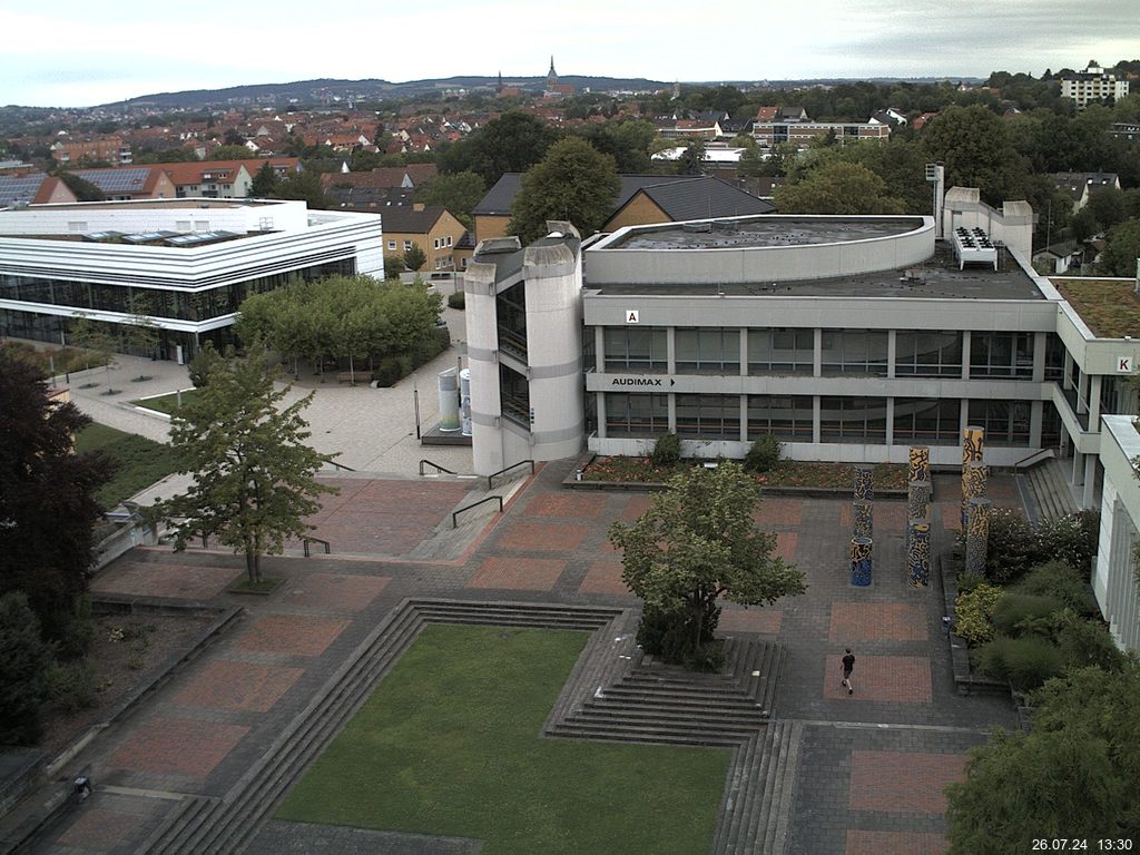 Foto der Webcam: Verwaltungsgebäude, Innenhof mit Audimax, Hörsaal-Gebäude 1