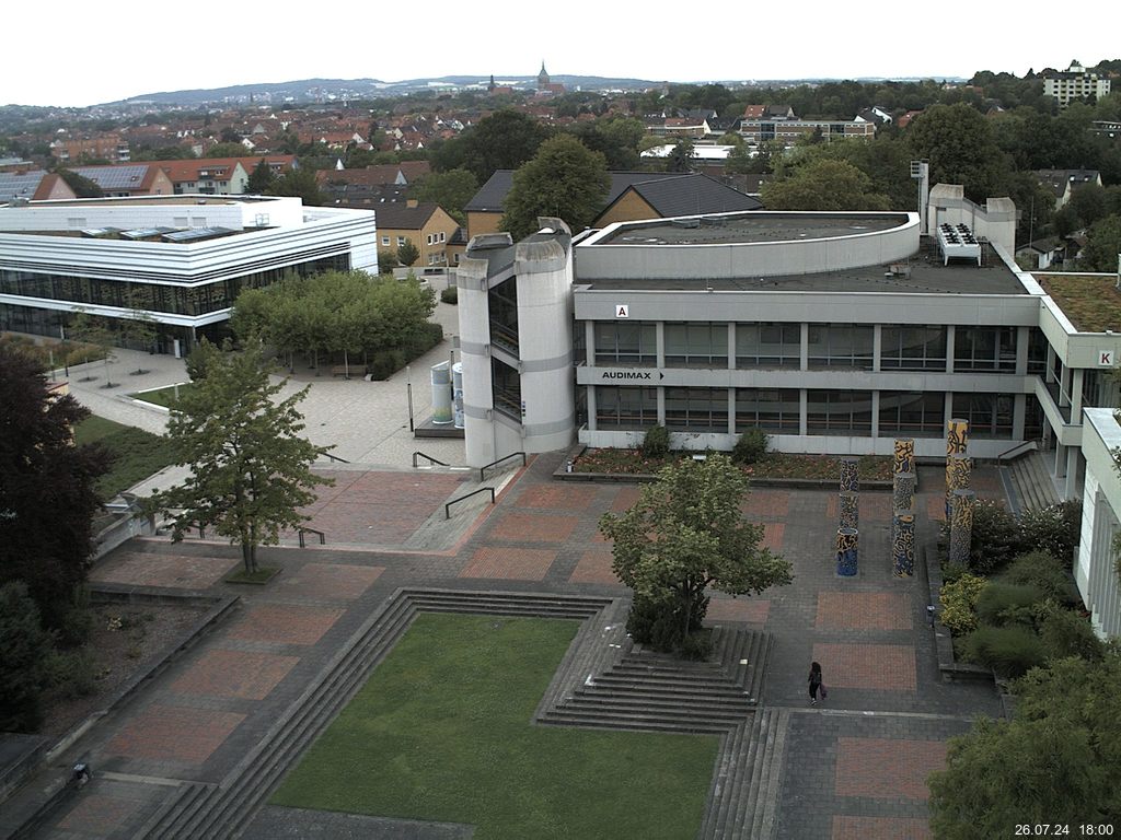 Foto der Webcam: Verwaltungsgebäude, Innenhof mit Audimax, Hörsaal-Gebäude 1