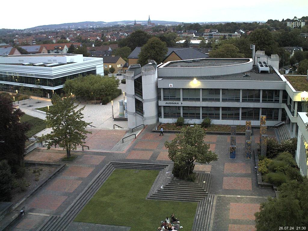 Foto der Webcam: Verwaltungsgebäude, Innenhof mit Audimax, Hörsaal-Gebäude 1