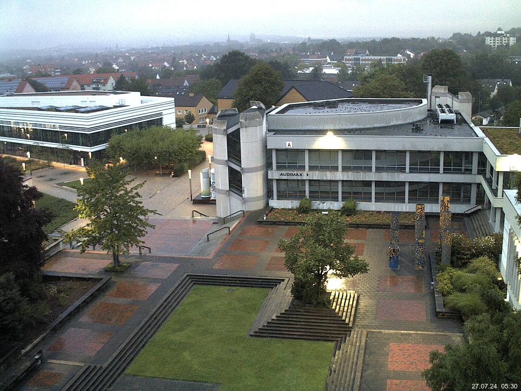 Foto der Webcam: Verwaltungsgebäude, Innenhof mit Audimax, Hörsaal-Gebäude 1