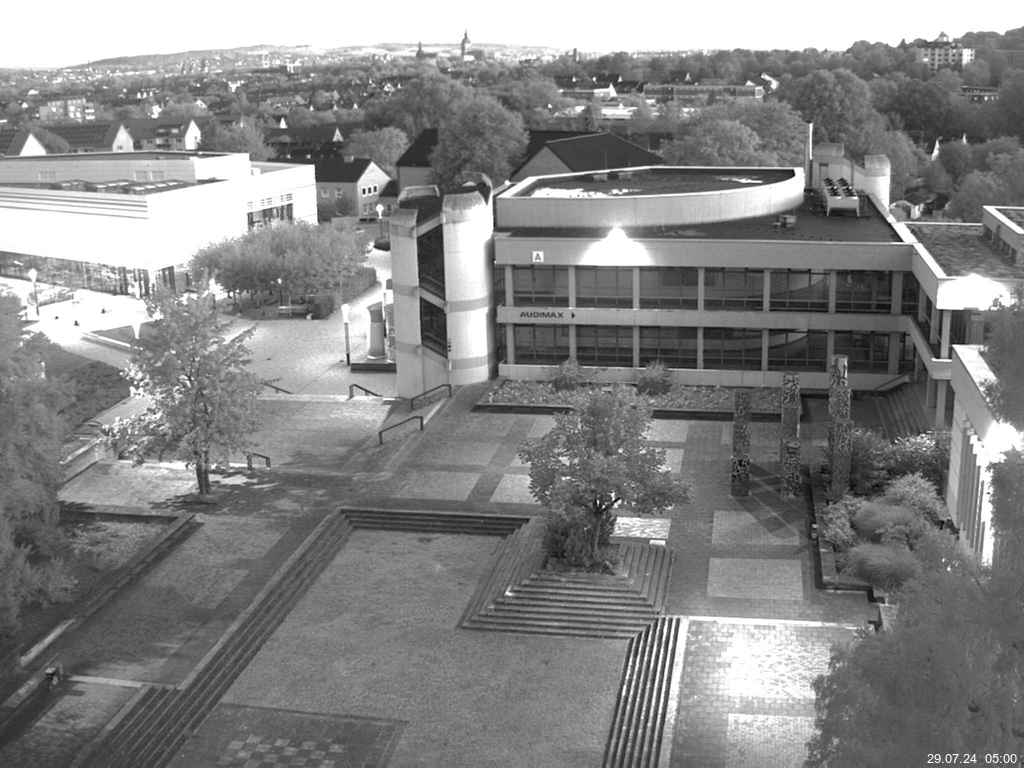 Foto der Webcam: Verwaltungsgebäude, Innenhof mit Audimax, Hörsaal-Gebäude 1