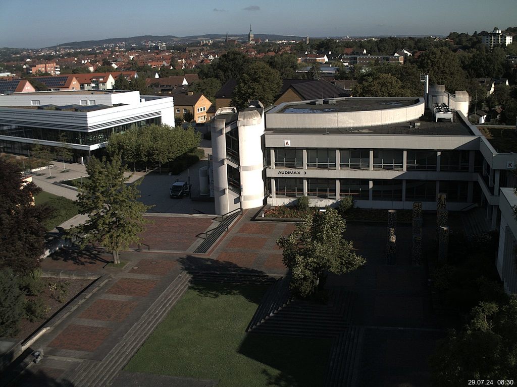 Foto der Webcam: Verwaltungsgebäude, Innenhof mit Audimax, Hörsaal-Gebäude 1