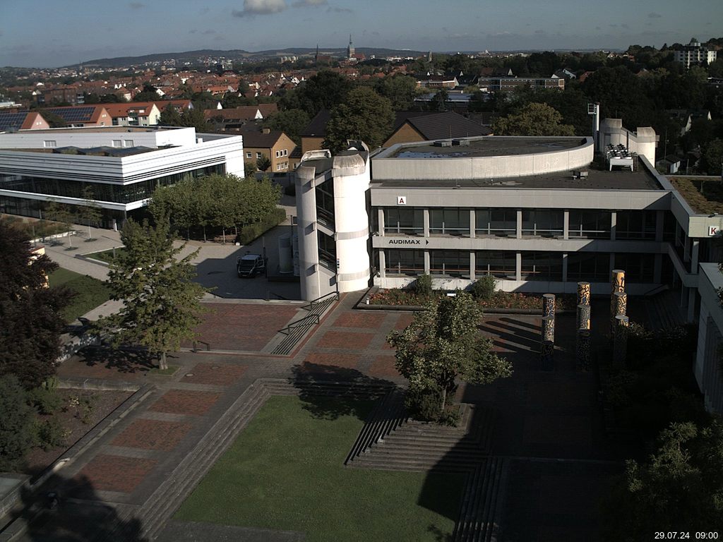 Foto der Webcam: Verwaltungsgebäude, Innenhof mit Audimax, Hörsaal-Gebäude 1