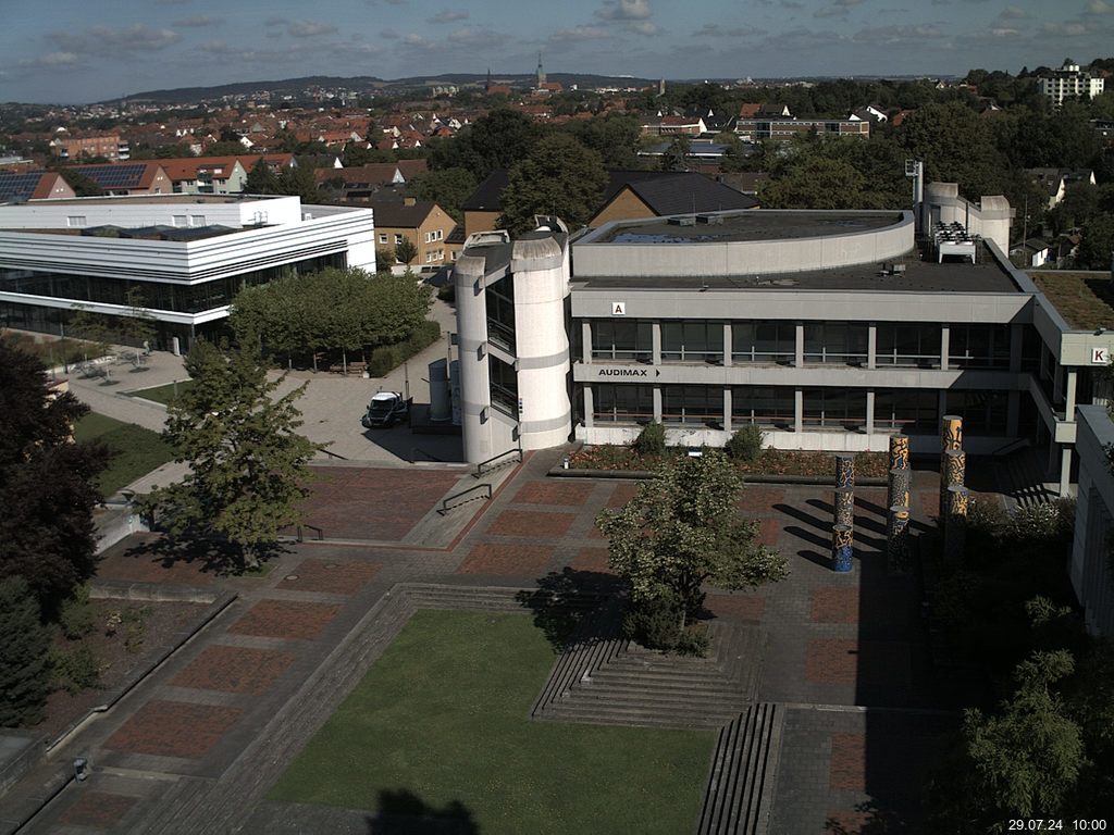 Foto der Webcam: Verwaltungsgebäude, Innenhof mit Audimax, Hörsaal-Gebäude 1