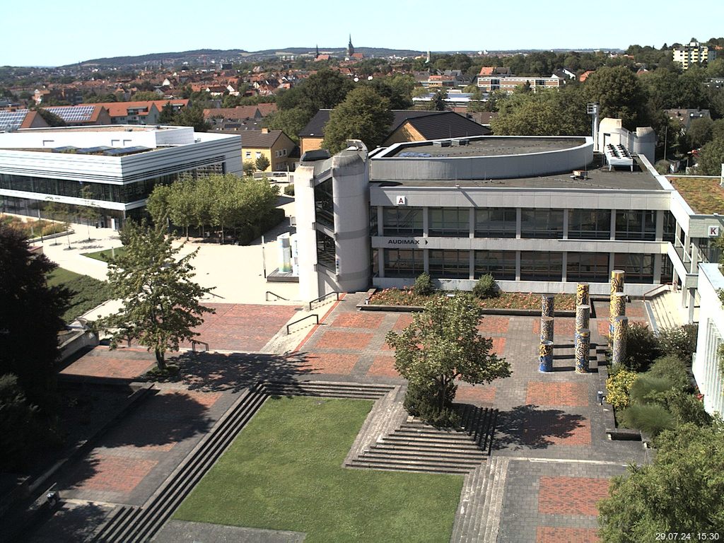 Foto der Webcam: Verwaltungsgebäude, Innenhof mit Audimax, Hörsaal-Gebäude 1