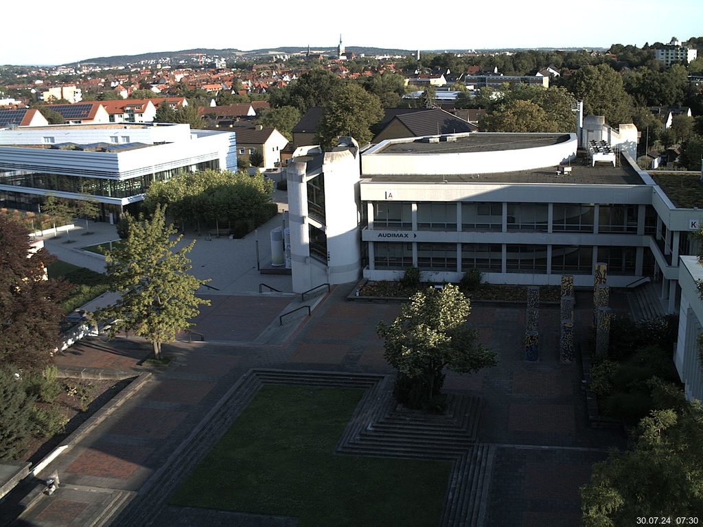 Foto der Webcam: Verwaltungsgebäude, Innenhof mit Audimax, Hörsaal-Gebäude 1