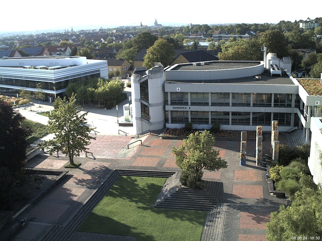 Foto der Webcam: Verwaltungsgeb&auml;ude, Innenhof mit Audimax, H&ouml;rsaal-Geb&auml;ude 1