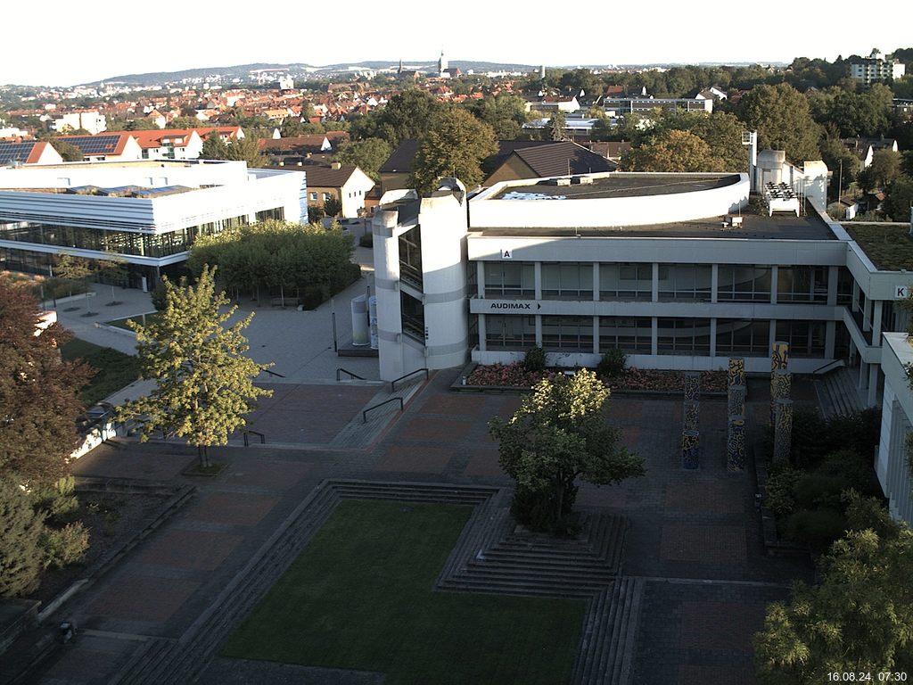 Foto der Webcam: Verwaltungsgeb&auml;ude, Innenhof mit Audimax, H&ouml;rsaal-Geb&auml;ude 1