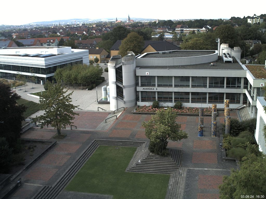 Foto der Webcam: Verwaltungsgeb&auml;ude, Innenhof mit Audimax, H&ouml;rsaal-Geb&auml;ude 1