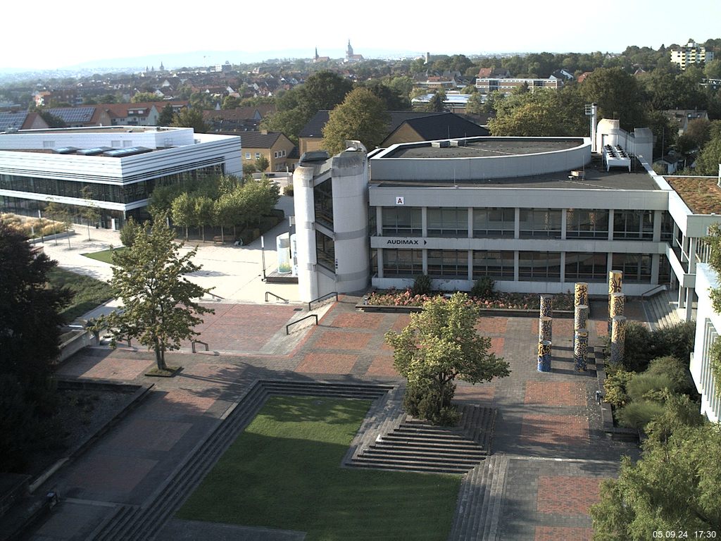 Foto der Webcam: Verwaltungsgeb&auml;ude, Innenhof mit Audimax, H&ouml;rsaal-Geb&auml;ude 1