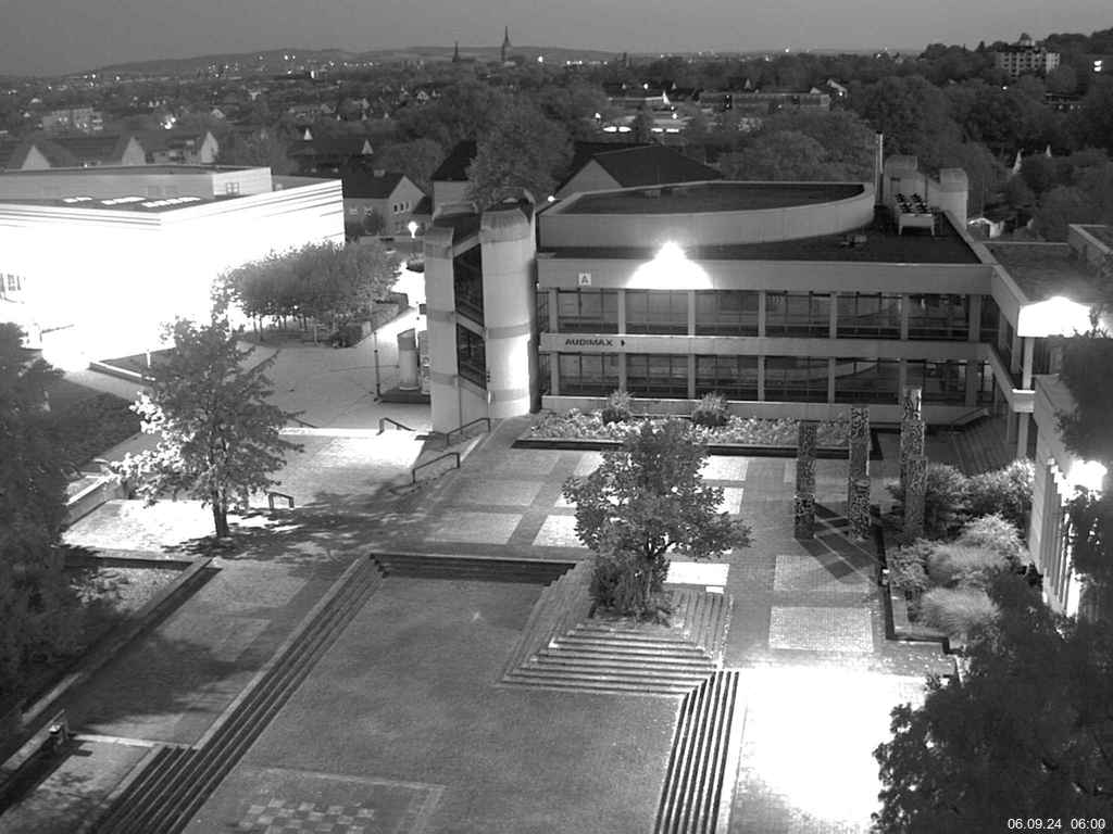 Foto der Webcam: Verwaltungsgebäude, Innenhof mit Audimax, Hörsaal-Gebäude 1