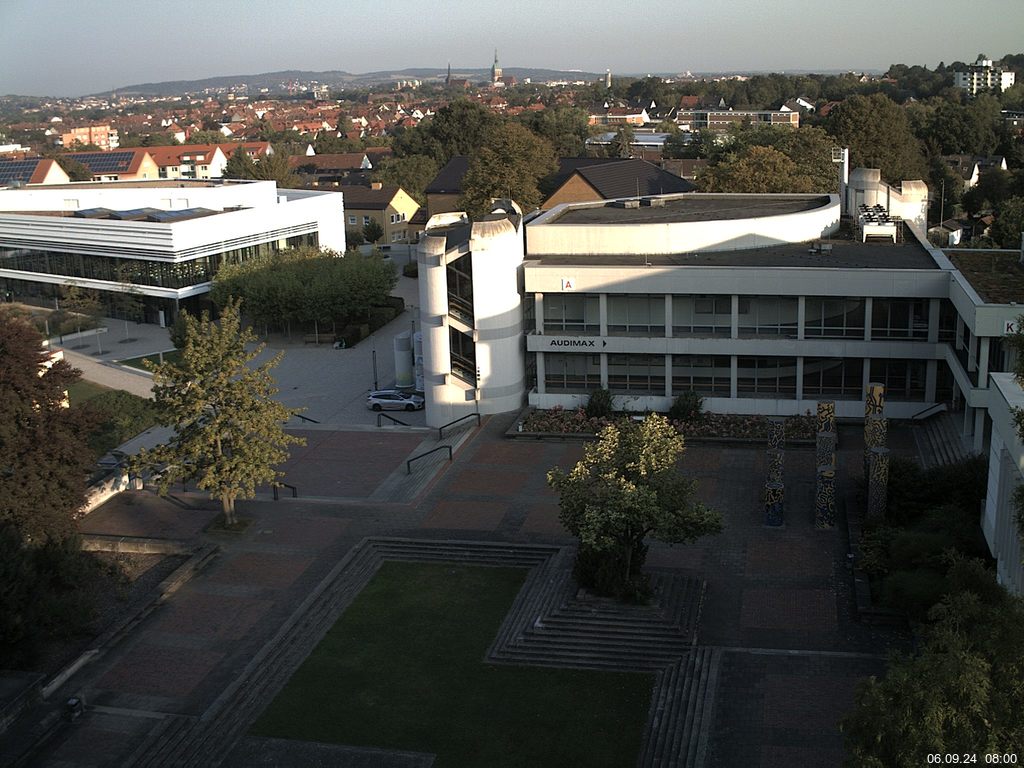 Foto der Webcam: Verwaltungsgebäude, Innenhof mit Audimax, Hörsaal-Gebäude 1