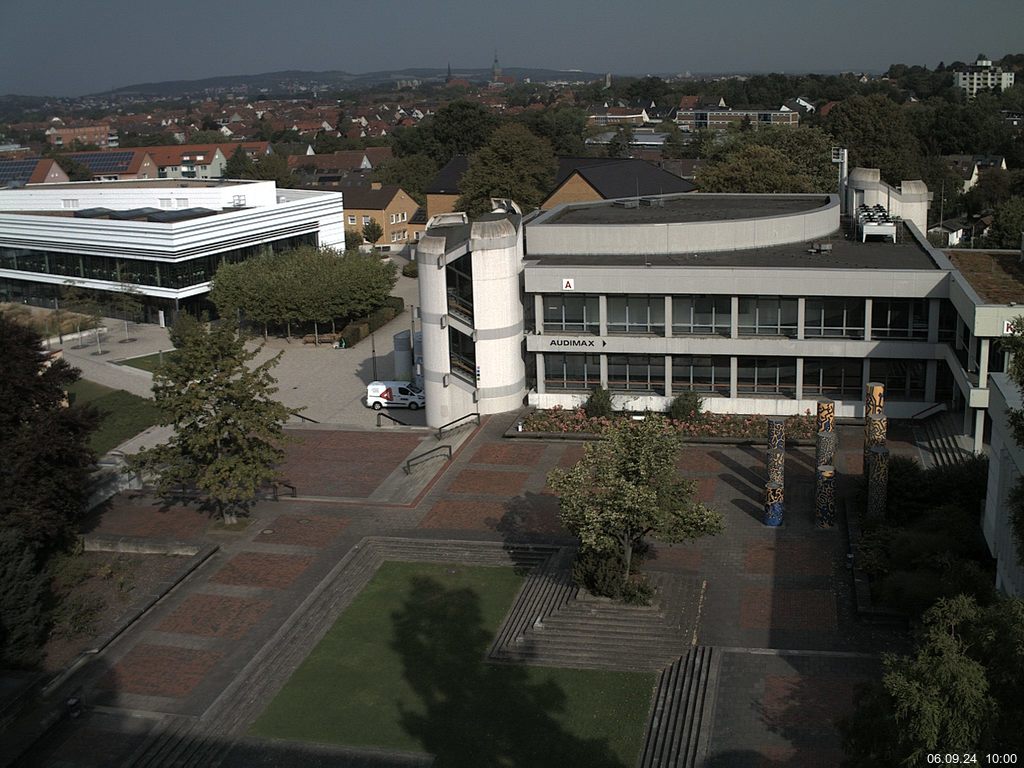 Foto der Webcam: Verwaltungsgebäude, Innenhof mit Audimax, Hörsaal-Gebäude 1