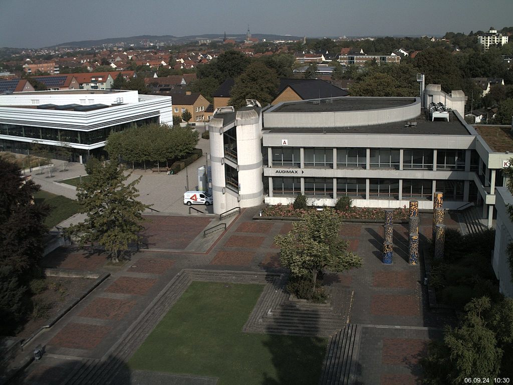 Foto der Webcam: Verwaltungsgebäude, Innenhof mit Audimax, Hörsaal-Gebäude 1