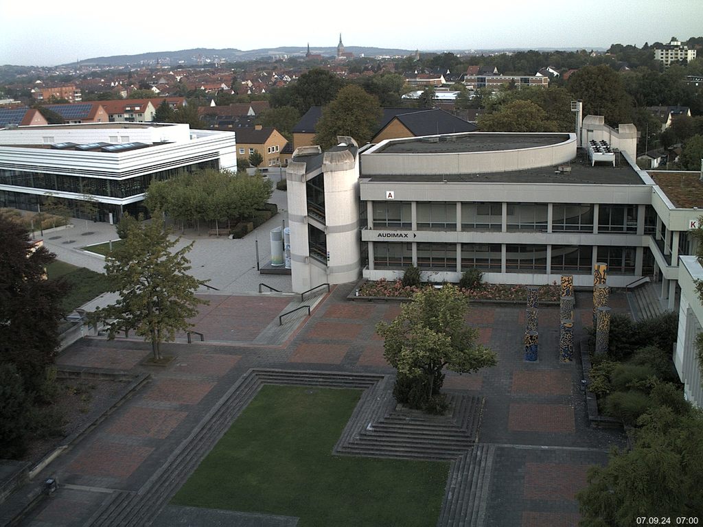 Foto der Webcam: Verwaltungsgebäude, Innenhof mit Audimax, Hörsaal-Gebäude 1