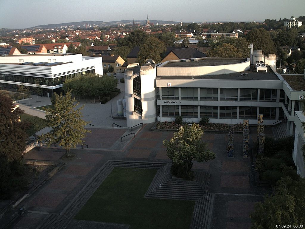 Foto der Webcam: Verwaltungsgebäude, Innenhof mit Audimax, Hörsaal-Gebäude 1