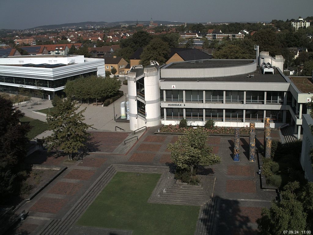 Foto der Webcam: Verwaltungsgebäude, Innenhof mit Audimax, Hörsaal-Gebäude 1