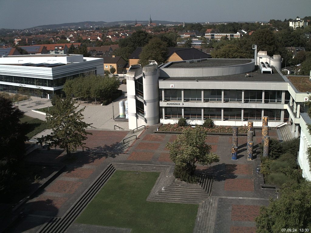 Foto der Webcam: Verwaltungsgebäude, Innenhof mit Audimax, Hörsaal-Gebäude 1