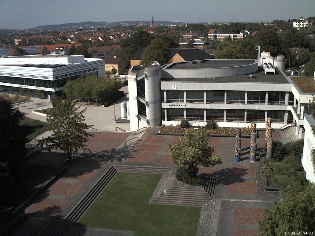 Foto der Webcam: Verwaltungsgebäude, Innenhof mit Audimax, Hörsaal-Gebäude 1