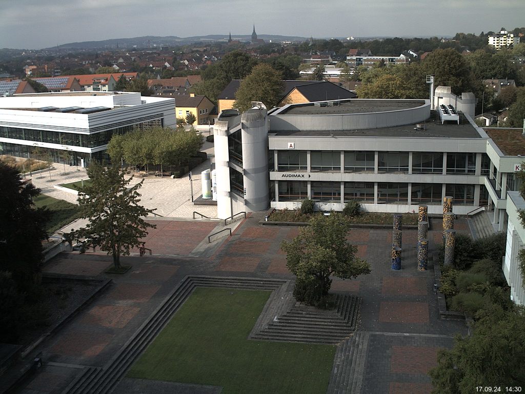 Foto der Webcam: Verwaltungsgebäude, Innenhof mit Audimax, Hörsaal-Gebäude 1