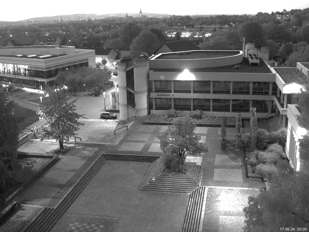 Foto der Webcam: Verwaltungsgebäude, Innenhof mit Audimax, Hörsaal-Gebäude 1