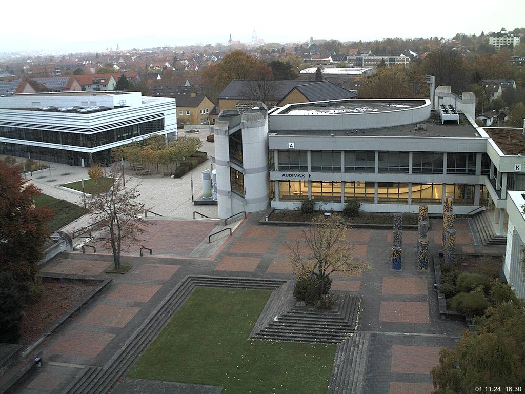 Foto der Webcam: Verwaltungsgeb&auml;ude, Innenhof mit Audimax, H&ouml;rsaal-Geb&auml;ude 1