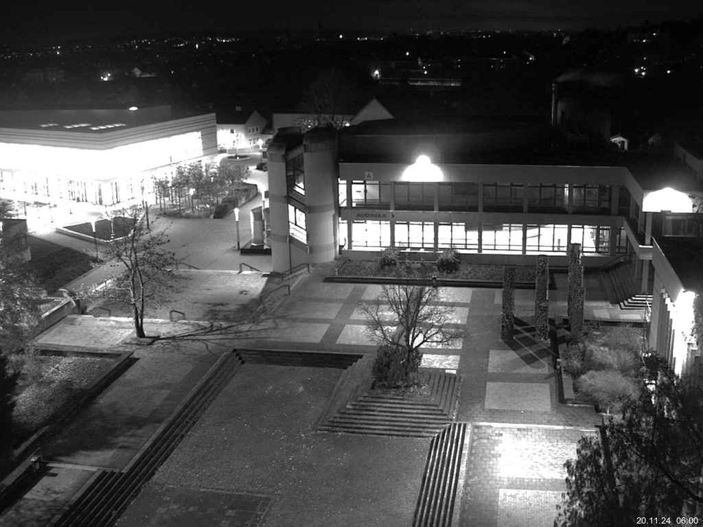 Foto der Webcam: Verwaltungsgebäude, Innenhof mit Audimax, Hörsaal-Gebäude 1