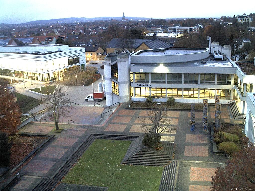 Foto der Webcam: Verwaltungsgebäude, Innenhof mit Audimax, Hörsaal-Gebäude 1